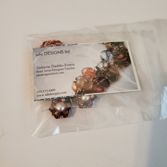 SDE Designs 2 sets of beaded earrings - Picture 5 of 5